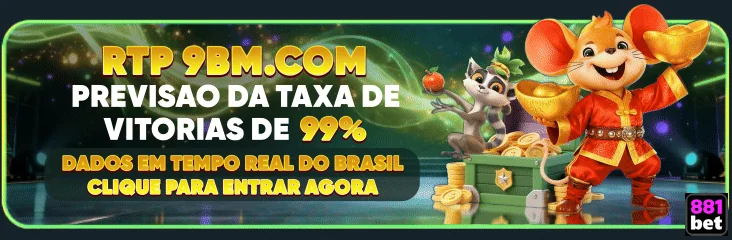 Jogador sorridente utilizando aplicativo cassino no celular